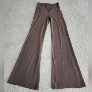 Atleta Salutation Stash Flare Pant, Small